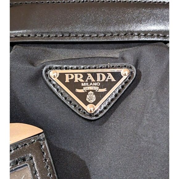 PRADA Black Triangle Enamel Logo Seal Black Tessuto nylon Shoulder Bag Authentic - Picture 4 of 12